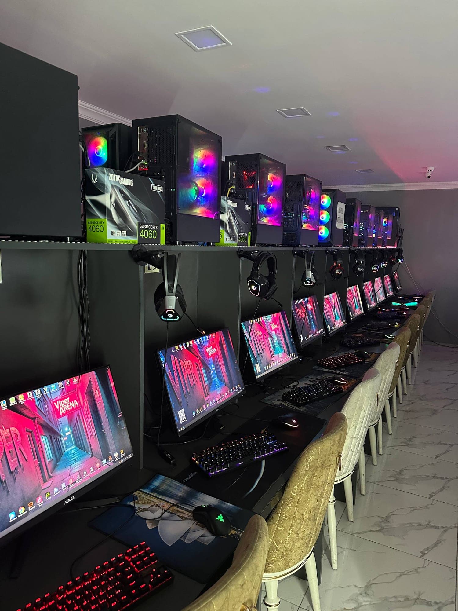 Gaming stansiyaları sırası — RTX 4060 videokartlı kompüterlər və qulaqlıqlar